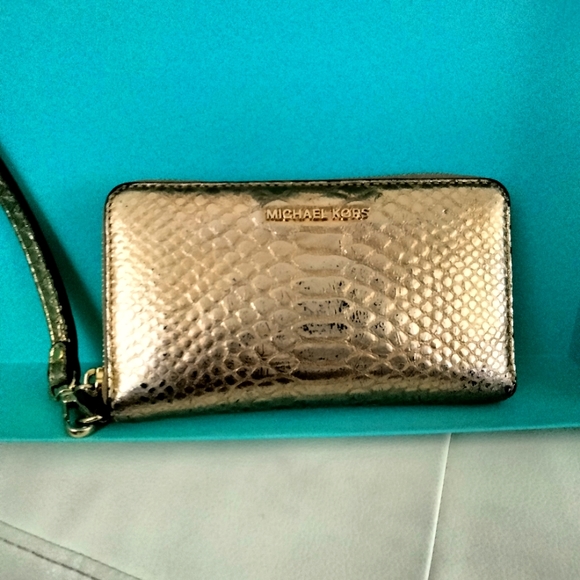 Michael Kors Handbags - Mk wallet